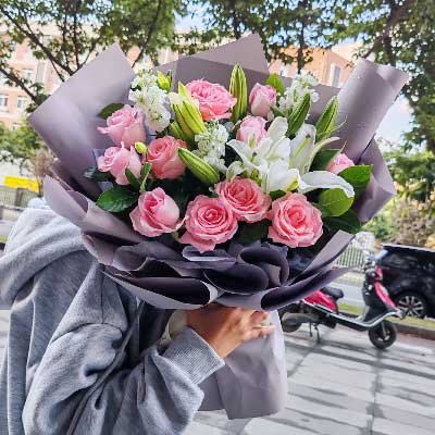 肇庆11朵戴安娜粉玫瑰百合，与你一起追逐梦想
