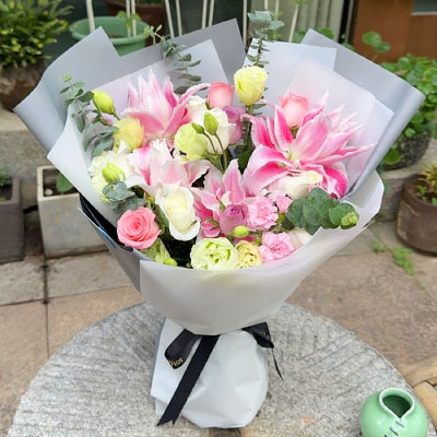 肇庆9朵玫瑰混搭百合，爱恋纯真无邪